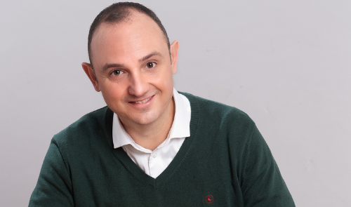 Eric-Coudert-auteur-jeunesse-Photo-C-de-Brosses-©-Libre-de-droits-reproduction-presse-autorisee-carre